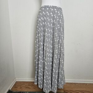 Banana Republic Black And White Print Pleated Maxi Skirt Size 6